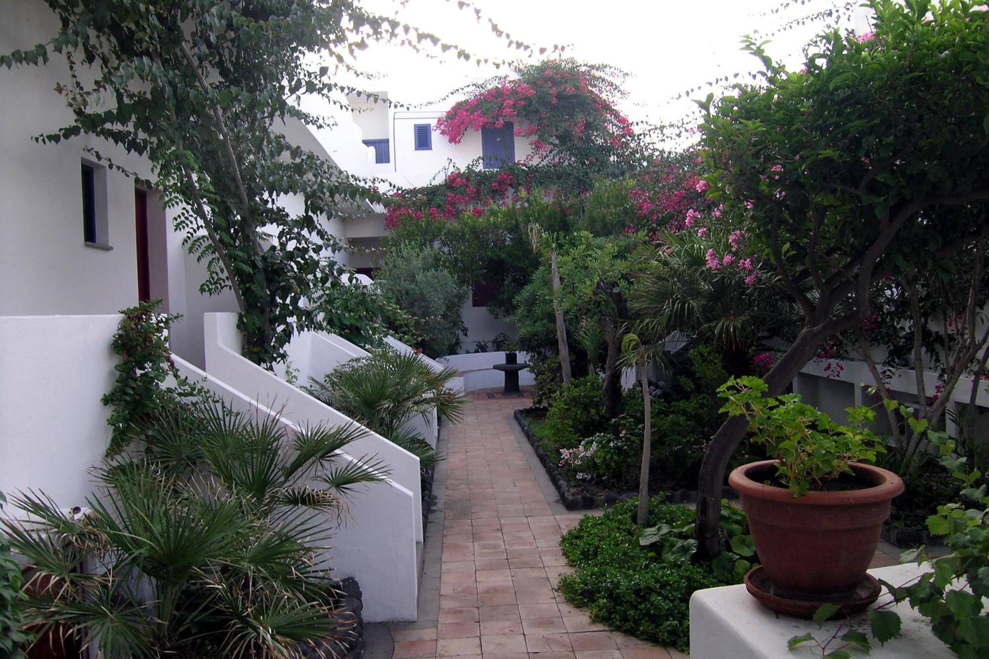 La Sirenetta Park Hotel Stromboli Exterior photo