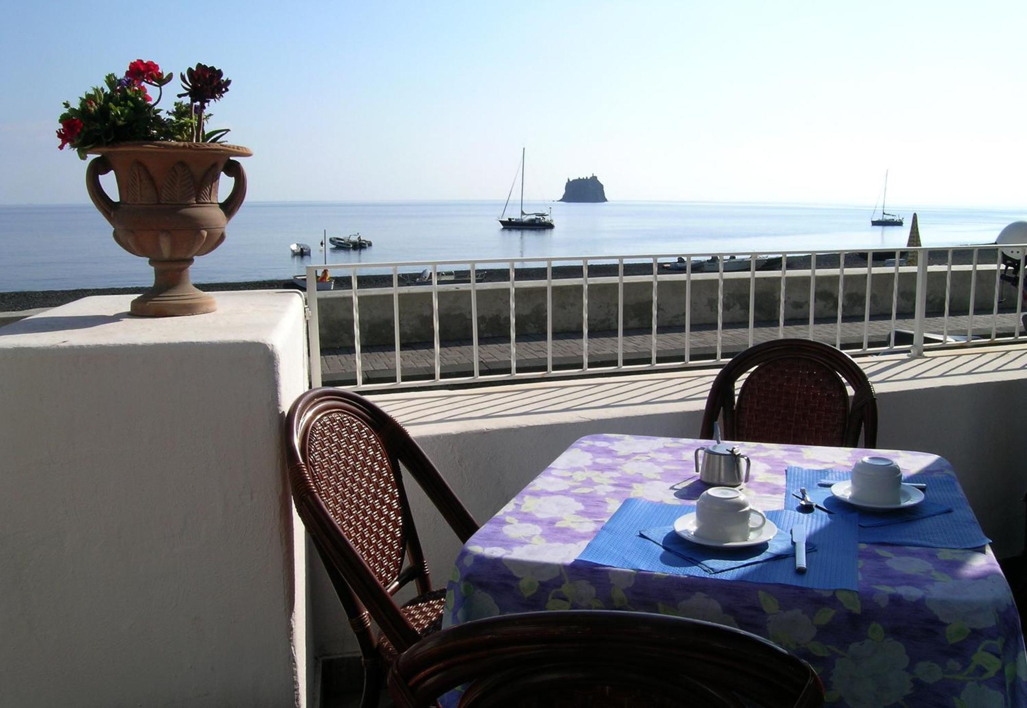 La Sirenetta Park Hotel Stromboli Exterior photo